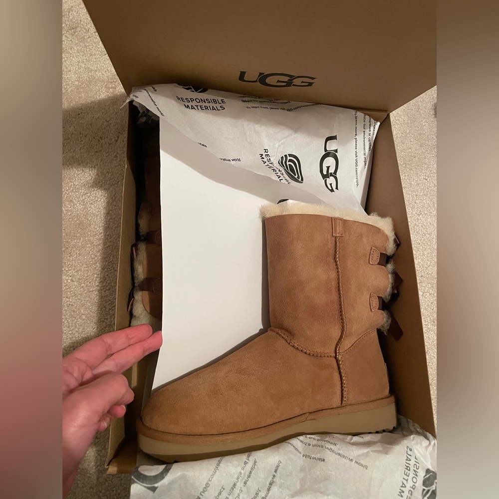 BNIB $275 UGG Women's Bailey Bow II Boots - Chestnut - Picture 11 of 12